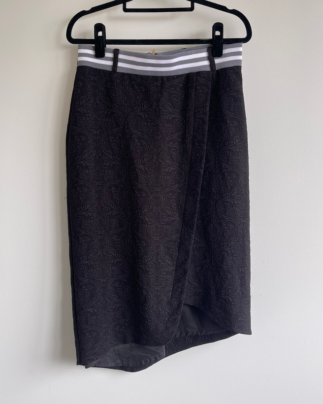 M (size 10-12)