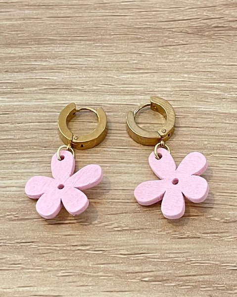 Baby pink daisy earrings