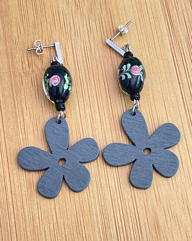 Floral wooden and glass earrings - dark grey